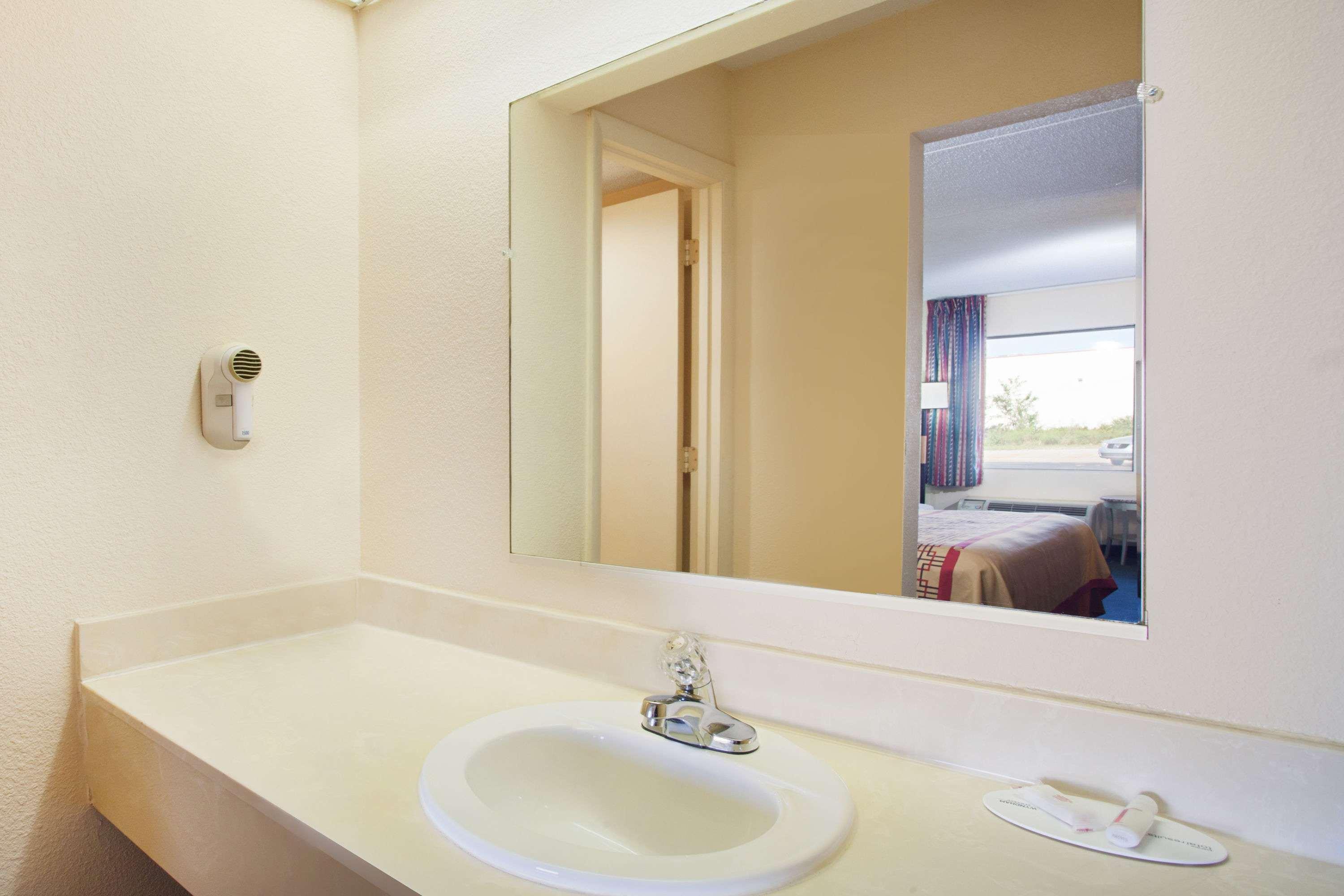 Days Inn By Wyndham Greeneville Dış mekan fotoğraf
