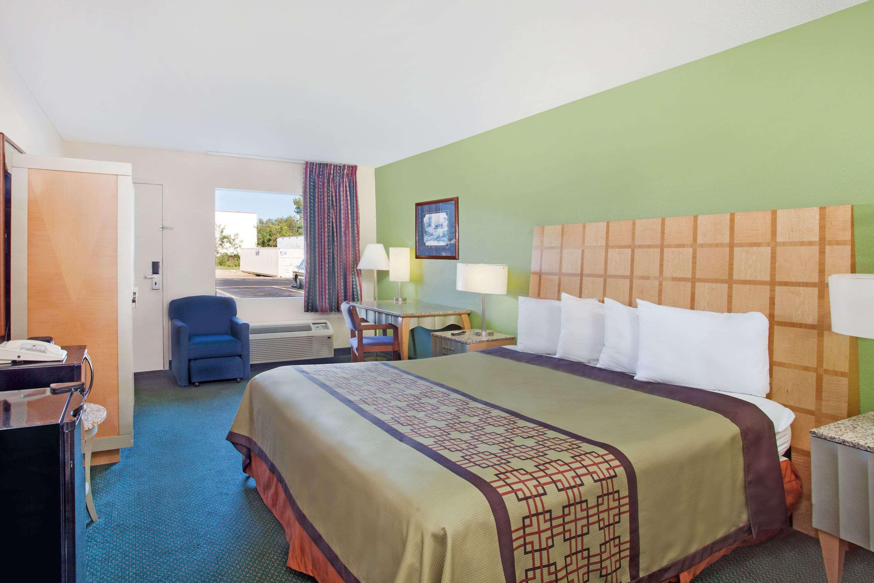 Days Inn By Wyndham Greeneville Dış mekan fotoğraf