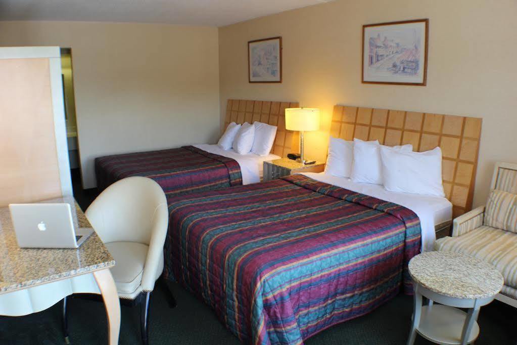 Days Inn By Wyndham Greeneville Dış mekan fotoğraf